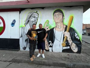 SILAO SUEÑA OTRA VEZ: PAPÁ DE SANTA FE KLAN VISITA MURAL Y REAVIVA LA ESPERANZA DE OTRO CONCIERTO EN LA AZOTEA